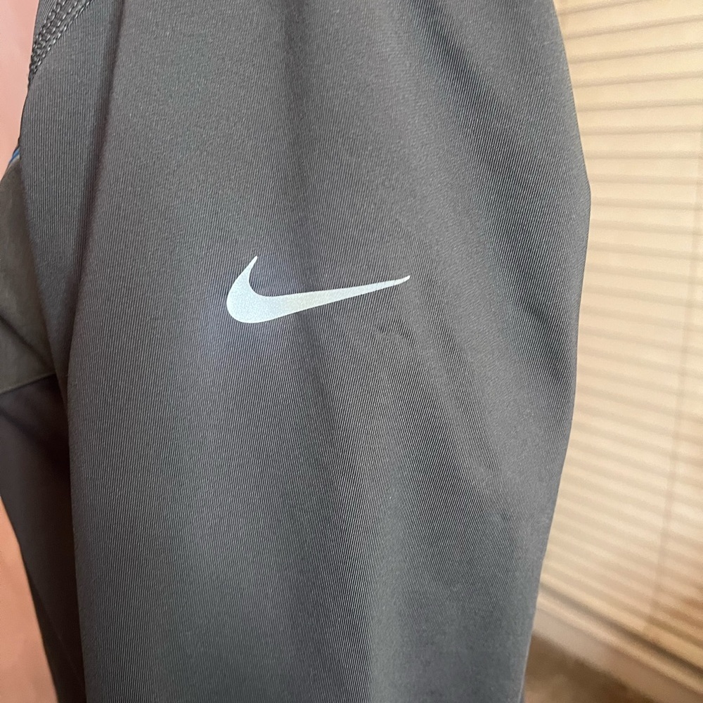 Nike running, Nike element Gray Pullover with Blue Accents and reflector’s. - Picture 2 of 5